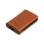 Kaarditasku KT004 Elevated Plus 2.0-brown-nurga-alt-valgel-taustal Kaarditasku KT004 Elevated Plus 2.0 Brown nurga alt