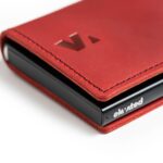 KT003-Kaarditasku-Elevated-Slim-2.0-red-nurga-all-macro-valgel-taustal