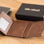 elevated-plus-2.1-kaarditasku-beige-brown-avatuna KT006 - Elevated-plus-2.1-kaarditasku-beige-brown-avatuna