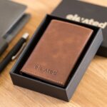 elevated-plus-2.1-kaarditasku-beige-brown-otsevaates-kinkekarbis KT006 - Elevated-plus-2.1-kaarditasku-beige-brown-otsevaates-kinkekarbis