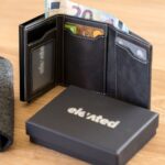 elevated-plus-2.1-kaarditasku-signal-black-püsti-koos-sularahaga KT006 - Elevated-plus-2.1-kaarditasku-signal-black-püsti-koos-sularahaga