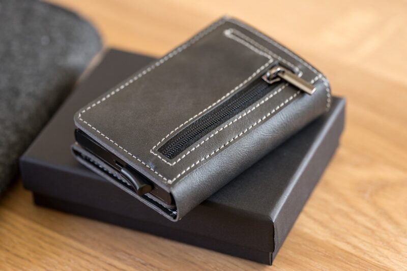 elevated-plus-2.1-kaarditasku-signal-black-tagumine-pool KT006 - Elevated-plus-2.1-kaarditasku-signal-black-tagumine-pool