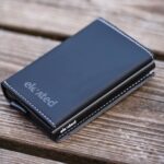 elevated-plus-2.1-kaarditasku-black-flat-lay-nurga-all KT006 - Elevated-plus-2.1-kaarditasku-black-flat-lay-nurga-all