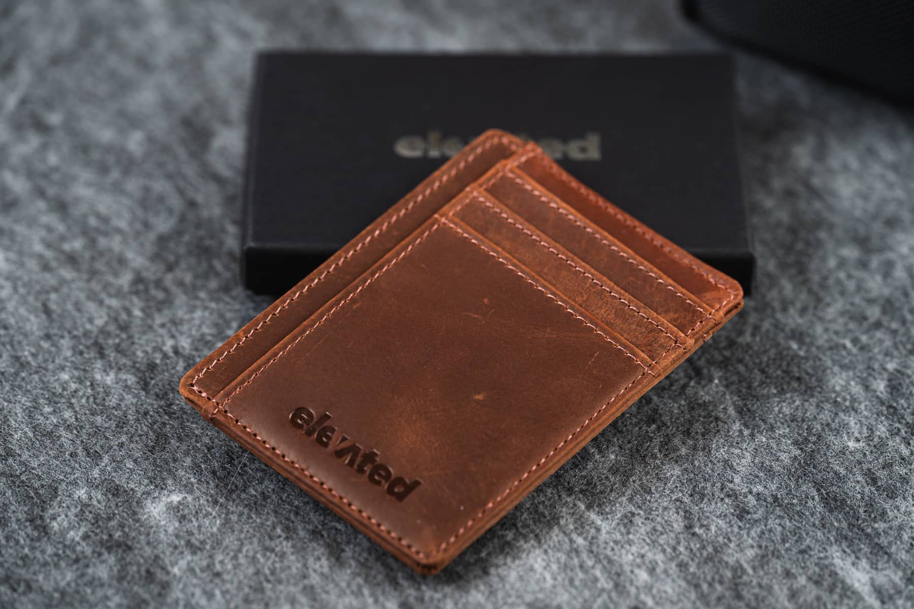 Elevated Minimal kaarditasku - Nut Brown - kinkekarbiga