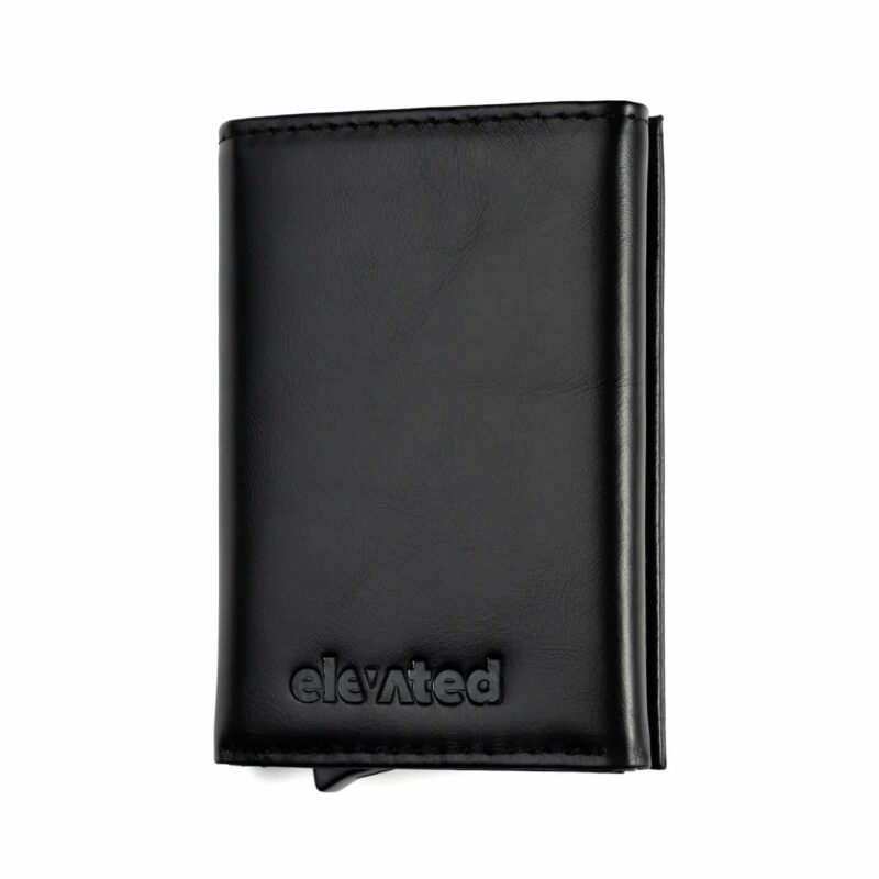 kaarditasku-elevated-premium-1.0-black-color-white-background KT008 – Täisnahast kaarditasku Elevated Premium 1.0 otsevaates-valgel-taustal - black