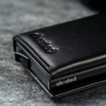 KT008 - Täisnahast kaarditasku - Elevated Premium 1.0 - Black - closeup KT008 - Täisnahast kaarditasku - Elevated Premium 1.0 - Black - closeup