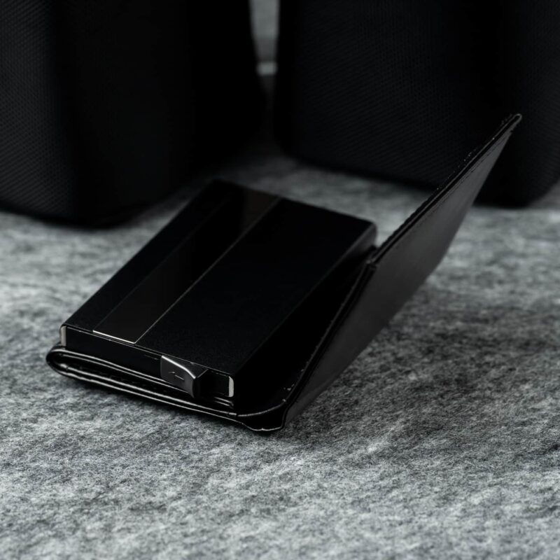 KT008 - Täisnahast kaarditasku - Elevated Premium 1.0 - Black - magnetkinnitus KT008 - Täisnahast kaarditasku - Elevated Premium 1.0 - Black - magnetkinnitus