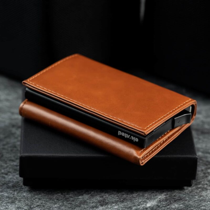 KT008 - Täisnahast kaarditasku - Elevated Premium 1.0 - Dark Orange Brown - tagumine külg KT008 - Täisnahast kaarditasku - Elevated Premium 1.0 - Dark Orange Brown - tagumine külg