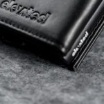 Kaarditasku-elevated-ultimate-1.0-kt009-black-ligidalt-vaade Kaarditasku Elevated Ultimate 1.0 (kt009) - black ligidalt vaade