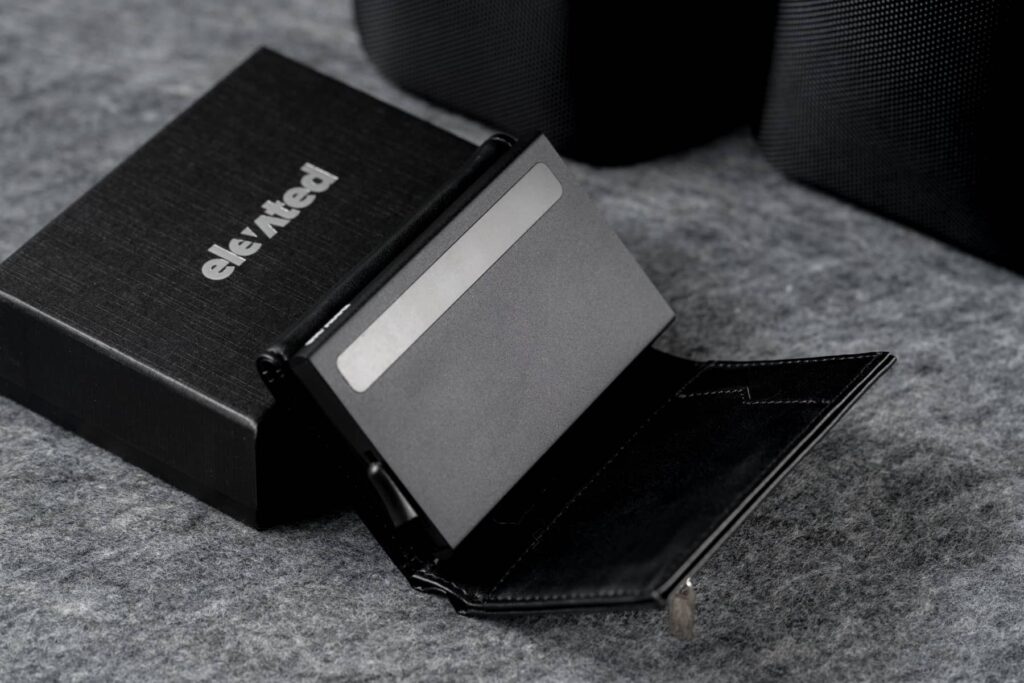 Kaarditasku Elevated Ultimate 1.0 kt009 black magnetkinnitus - 2x3