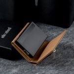 Kaarditasku-elevated-ultimate-1.0-kt009-brown_beige-magnetkinnitus Kaarditasku Elevated Ultimate 1.0 kt009 brown beige magnetkinnitus