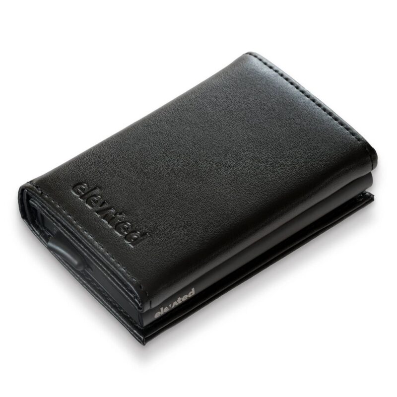 kaarditasku-elevated-ultimate-1.0_nurga_all_black-color-white-background Kaarditasku Elevated Ultimate 1.0 - Black (valgel taustal)