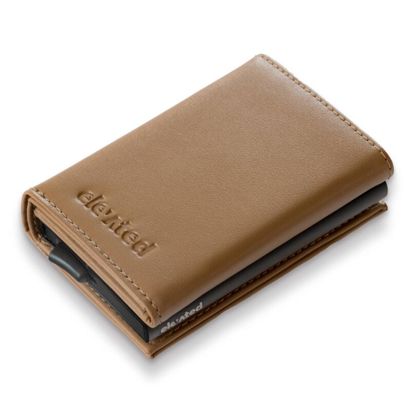 kaarditasku-elevated-ultimate-1.0_nurga_all_brown_beige-color-white-background Kaarditasku Elevated Ultimate 1.0 - Brown Beige (valgel taustal)