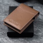 kaarditasku-elevated-pocket-1.0-kt010-beige-brown-kinkekarbi-peal-v2-1x1