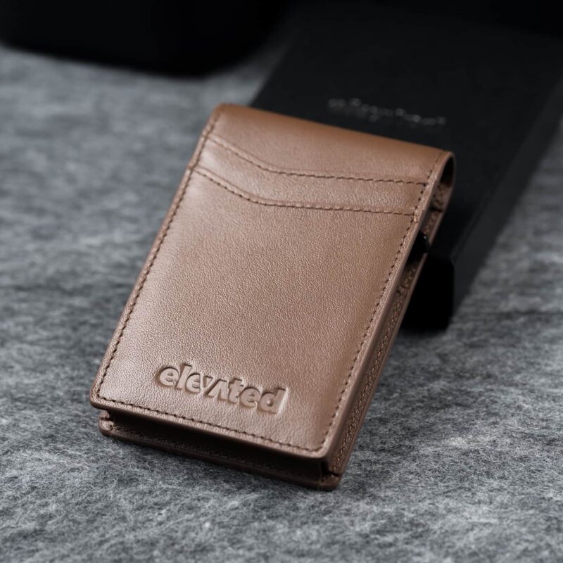 kaarditasku-elevated-pocket-1.0-kt010-beige-brown-kinkekarbile-toetades-1x1
