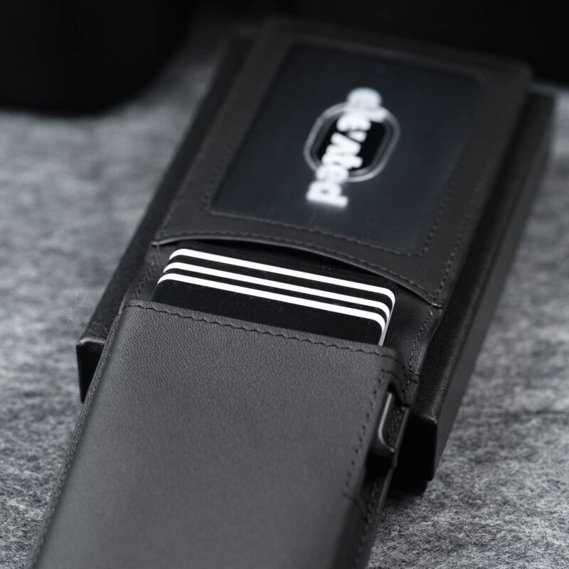 kaarditasku-elevated-pocket-1.0-kt010-black-avatuna-koos-kaartidegal-v2-1x1