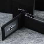 kaarditasku-elevated-pocket-1.0-kt010-black-avatuna-küljelt-1x1