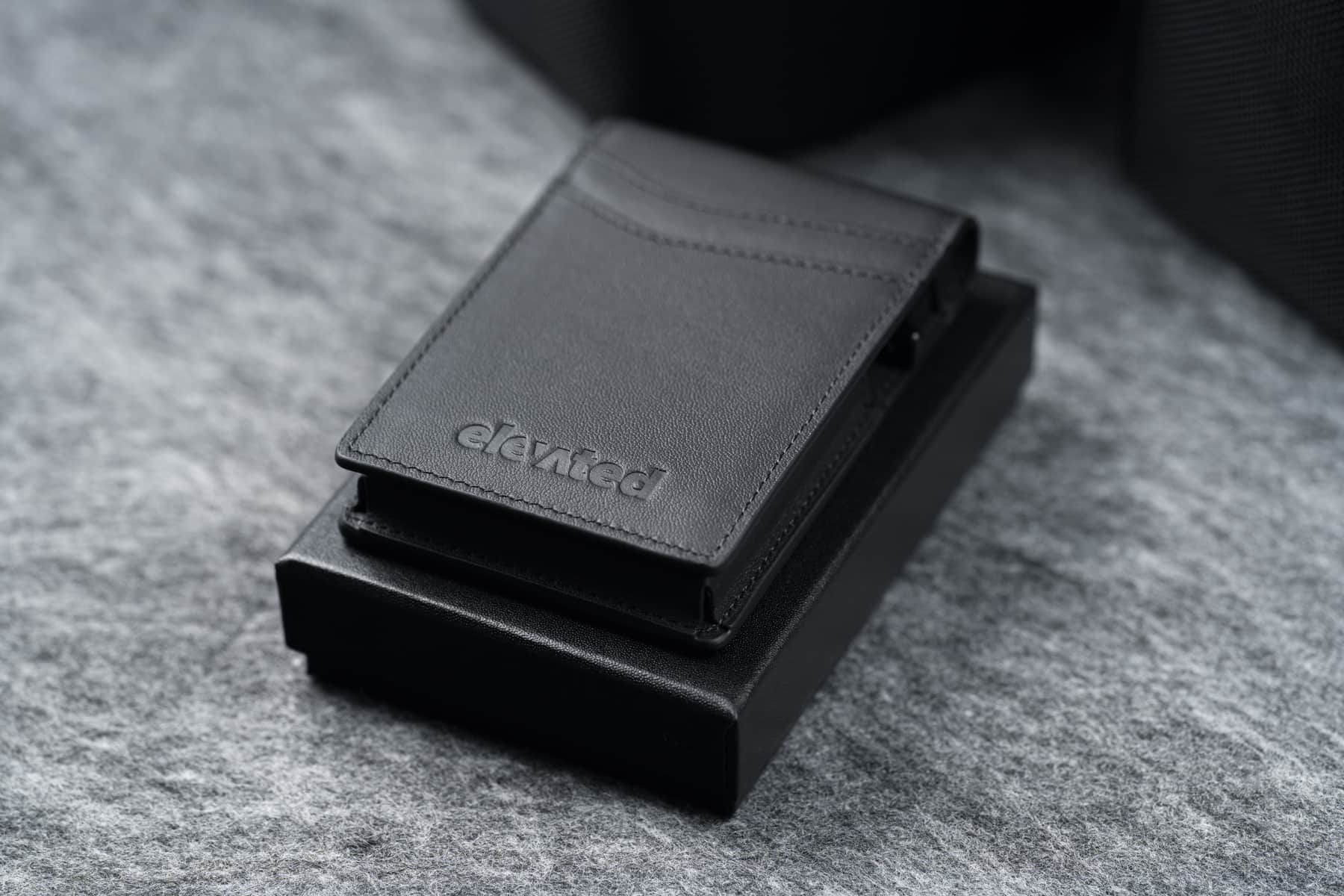 kaarditasku-elevated-pocket-1.0-kt010-black-kinkekarbi-peal-2x3