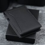 kaarditasku-elevated-pocket-1.0-kt010-black-kinkekarbi-peal-tagumine-pool-1x1